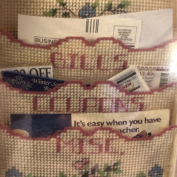 Vintage Bucilla Plastic Canvas Organizer Tea Rose Pattern Gold Plated Needle New - Picture 5 of 9